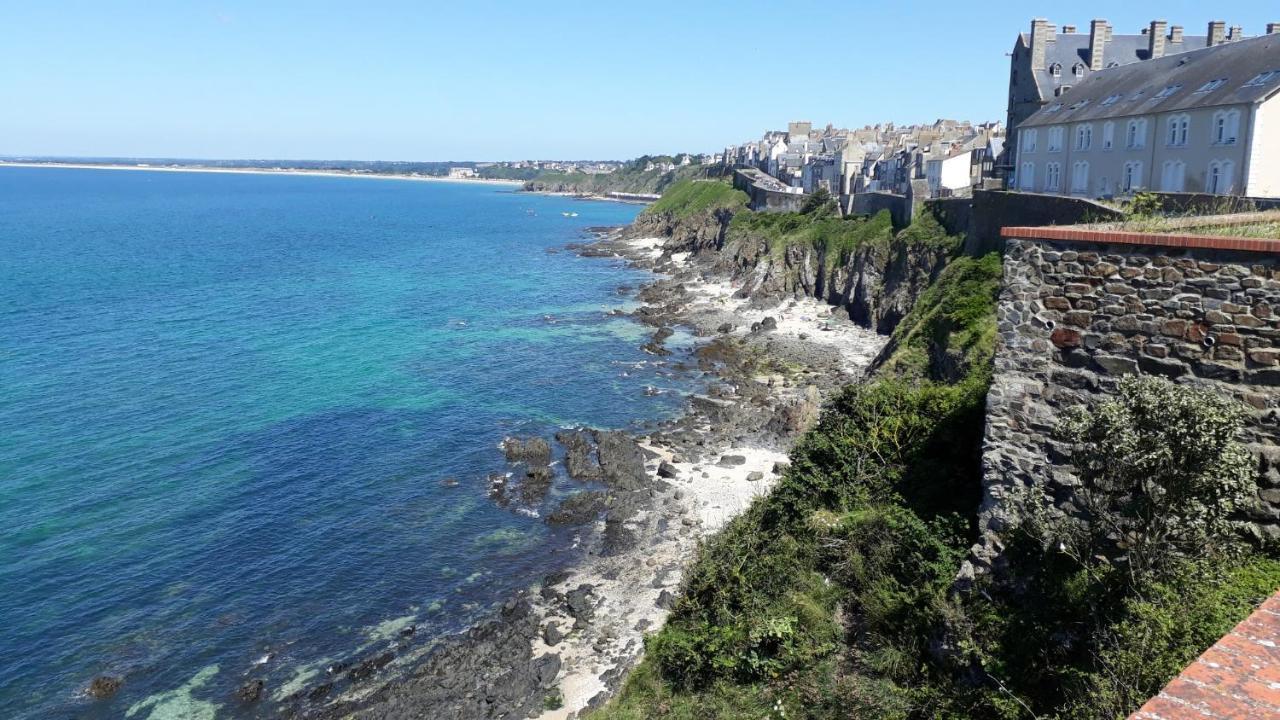 Appartement Haute Ville Meuble Avec Cour Privative Γκρανβίλ Εξωτερικό φωτογραφία